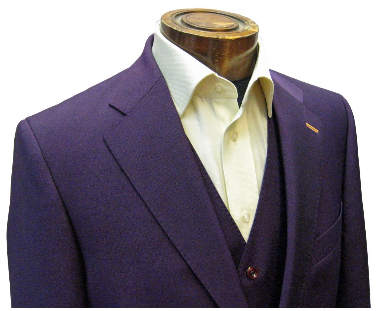 Purple suit with purple buttonhole and Paisley lining | made to measur ...